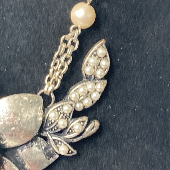 20" Antiqued Finish Silver Tone Flower Necklace Statement Piece - Picture 7 of 11